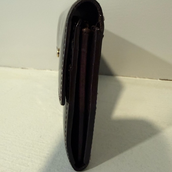 💎Louis Vuitton Vernis Sarah Wallet
Amarante Burgundy Excellent Condition - Picture 5 of 8